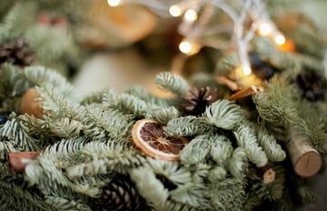 christmas-wreath-and-lights-holiday-season-backgr-2023-11-27-05-34-53-utc