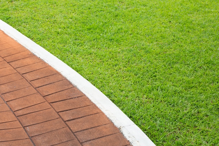 Why Lawn Edging Makes Such a Big Difference in Curb Appeal